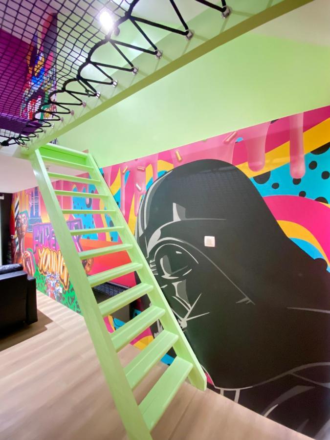 Capsule Forever Young: Entertainment Hub with Jacuzzi & Sauna Hastiere-par-dela Exterior photo