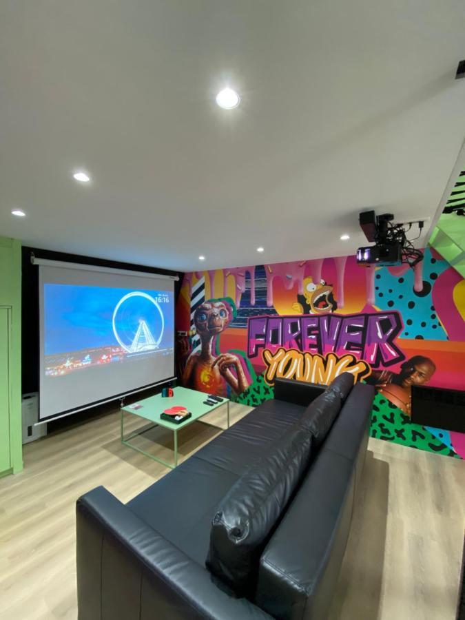 Capsule Forever Young: Entertainment Hub with Jacuzzi & Sauna Hastiere-par-dela Exterior photo