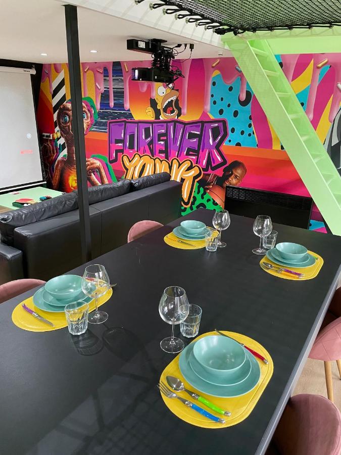 Capsule Forever Young: Entertainment Hub with Jacuzzi & Sauna Hastiere-par-dela Exterior photo