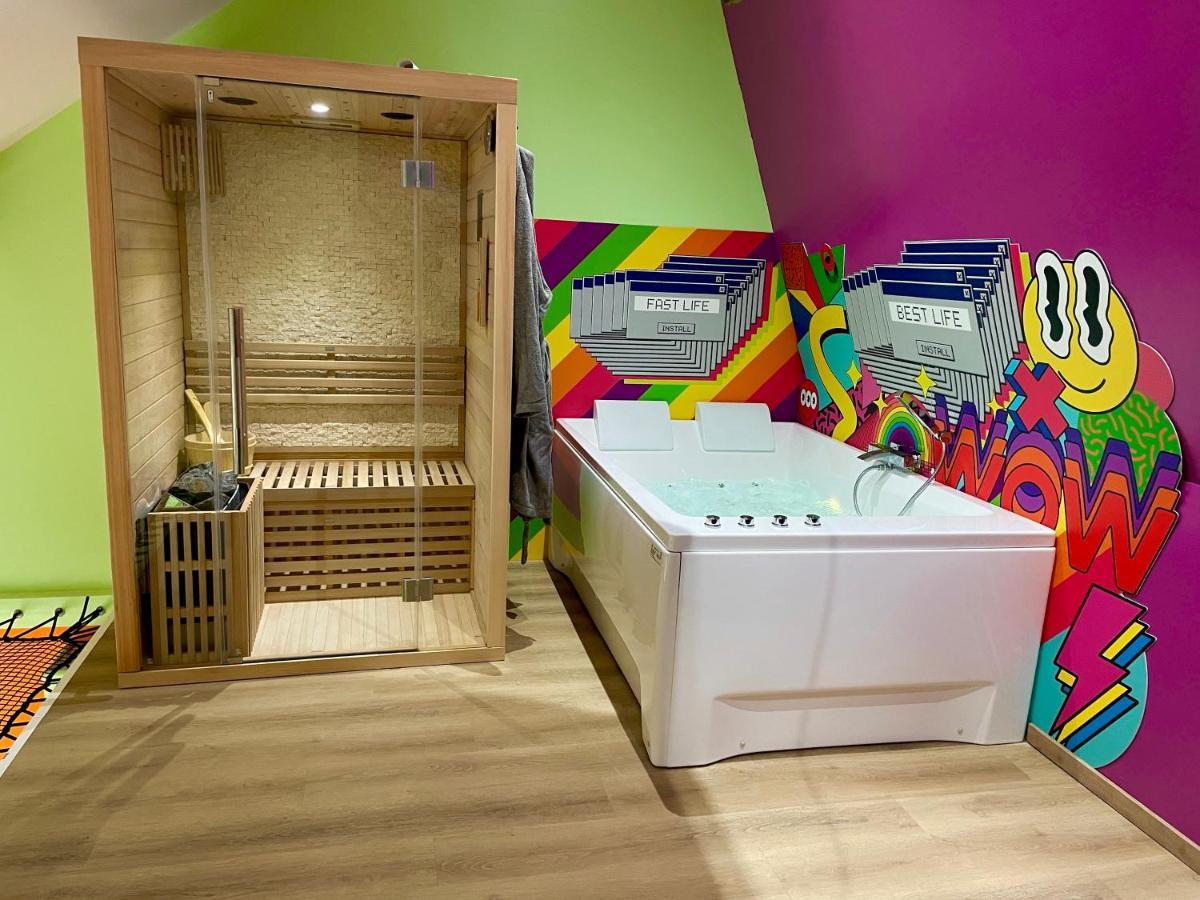 Capsule Forever Young: Entertainment Hub with Jacuzzi & Sauna Hastiere-par-dela Exterior photo